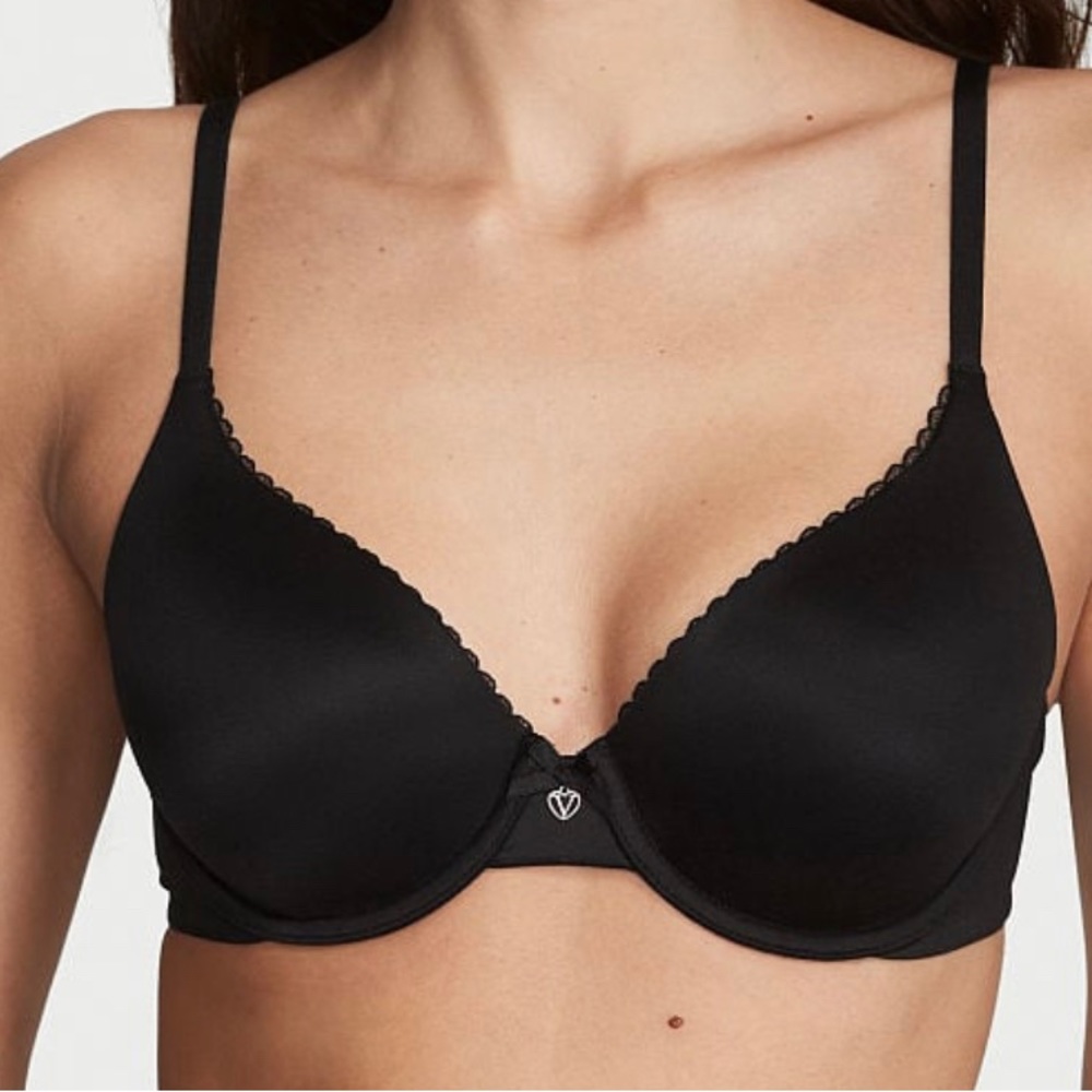 BODY BY VICTORIA SECRET 
Lightly Lined Full-Coverage Bra